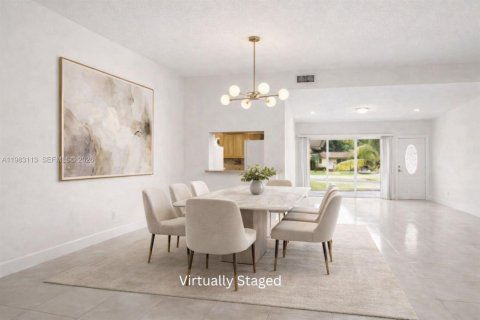 House in North Miami Beach, Florida 3 bedrooms, 147.34 sq.m. № 2049615 - photo 8