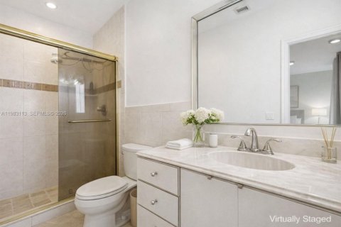 House in North Miami Beach, Florida 3 bedrooms, 147.34 sq.m. № 2049615 - photo 30