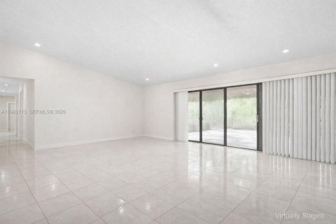 House in North Miami Beach, Florida 3 bedrooms, 147.34 sq.m. № 2049615 - photo 10