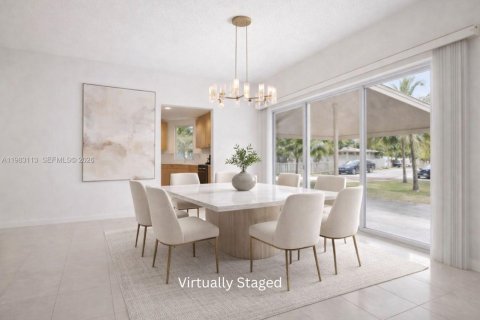 House in North Miami Beach, Florida 3 bedrooms, 147.34 sq.m. № 2049615 - photo 12