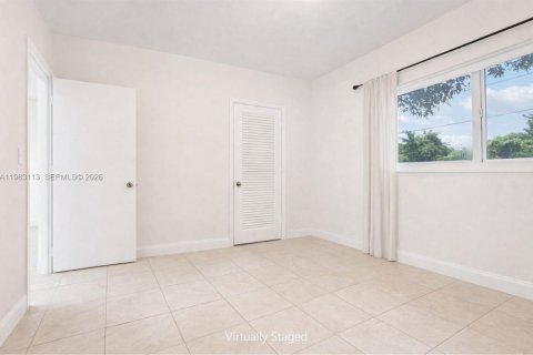 House in North Miami Beach, Florida 3 bedrooms, 147.34 sq.m. № 2049615 - photo 17