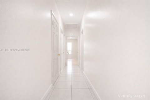 House in North Miami Beach, Florida 3 bedrooms, 147.34 sq.m. № 2049615 - photo 15