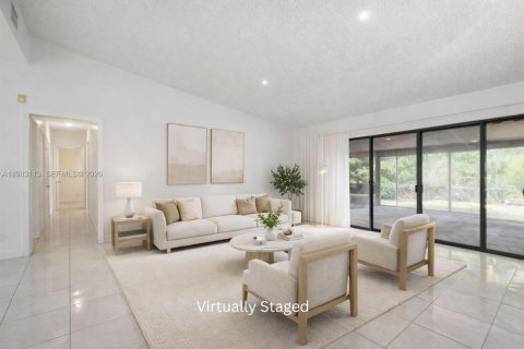 House in North Miami Beach, Florida 3 bedrooms, 147.34 sq.m. № 2049615 - photo 4