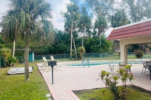 Condo in Margate, Florida, 1 bedroom  № 2042625 - photo 13