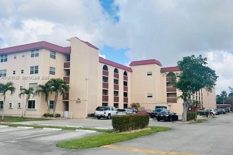 Condo in Margate, Florida, 1 bedroom  № 2042625