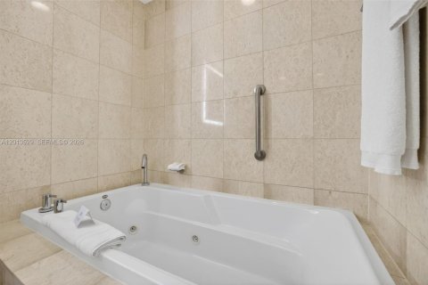 Купить кондоминиум в Форт-Лодердейл, Флорида 1 спальня, 54.25м2, № 2076155 - фото 11