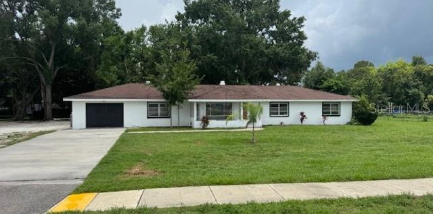 House in Lutz, Florida 4 bedrooms, 199.18 sq.m. № 1793821
