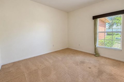 Villa ou maison à vendre à Poinciana, Floride: 2 chambres, 136.29 m2 № 2398977 - photo 12