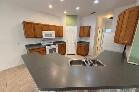 Villa ou maison à vendre à Poinciana, Floride: 2 chambres, 136.29 m2 № 2398977 - photo 7