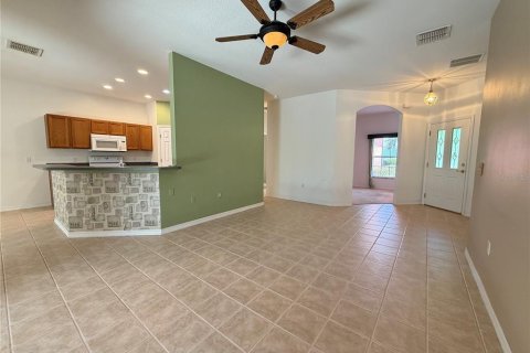 Villa ou maison à vendre à Poinciana, Floride: 2 chambres, 136.29 m2 № 2398977 - photo 4