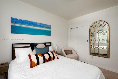 House in Miami, Florida 3 bedrooms, 142.7 sq.m. № 1830474 - photo 26