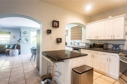 House in Miami, Florida 3 bedrooms, 142.7 sq.m. № 1830474 - photo 19