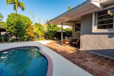 House in Miami, Florida 3 bedrooms, 142.7 sq.m. № 1830474 - photo 30