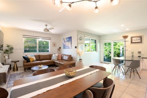 House in Miami, Florida 3 bedrooms, 142.7 sq.m. № 1830474 - photo 9