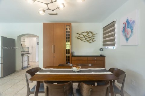 House in Miami, Florida 3 bedrooms, 142.7 sq.m. № 1830474 - photo 8