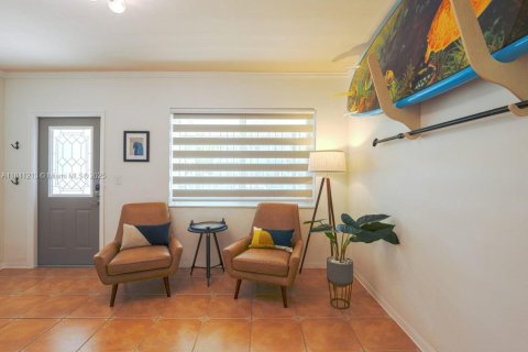 House in Miami, Florida 3 bedrooms, 142.7 sq.m. № 1830474 - photo 6