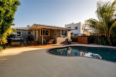 House in Miami, Florida 3 bedrooms, 142.7 sq.m. № 1830474 - photo 29
