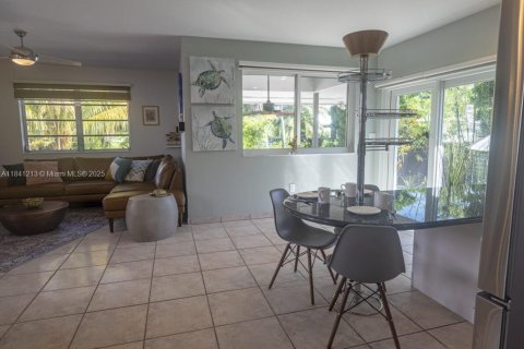 House in Miami, Florida 3 bedrooms, 142.7 sq.m. № 1830474 - photo 18