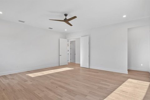 House in Tampa, Florida 5 bedrooms, 325.16 sq.m. № 2431103 - photo 20