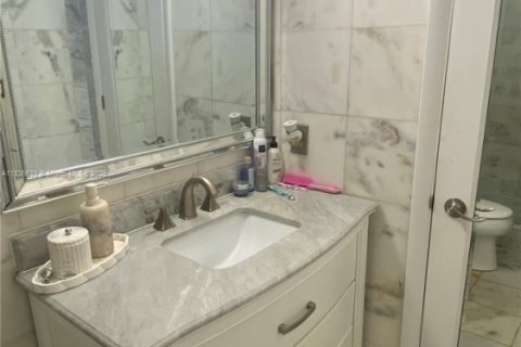 House in Coral Springs, Florida 3 bedrooms, 159.61 sq.m. № 1796351 - photo 16