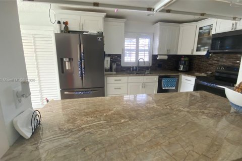 House in Coral Springs, Florida 3 bedrooms, 159.61 sq.m. № 1796351 - photo 14