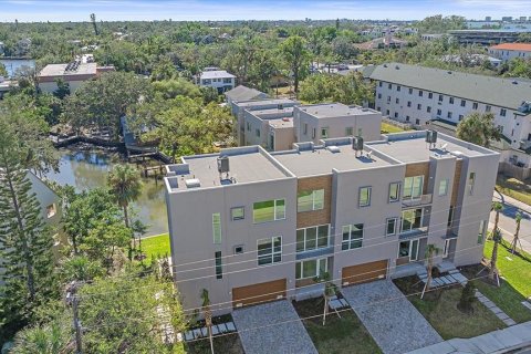 Townhouse in Sarasota, Florida 3 bedrooms, 230.4 sq.m. № 1534844 - photo 6