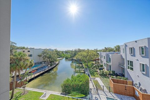 Townhouse in Sarasota, Florida 3 bedrooms, 230.4 sq.m. № 1534844 - photo 29