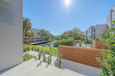 Townhouse in Sarasota, Florida 3 bedrooms, 230.4 sq.m. № 1534844 - photo 11