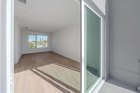 Townhouse in Sarasota, Florida 3 bedrooms, 230.4 sq.m. № 1534844 - photo 28