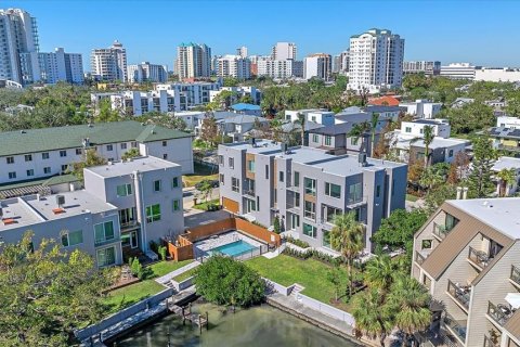 Townhouse in Sarasota, Florida 3 bedrooms, 230.4 sq.m. № 1534844 - photo 8
