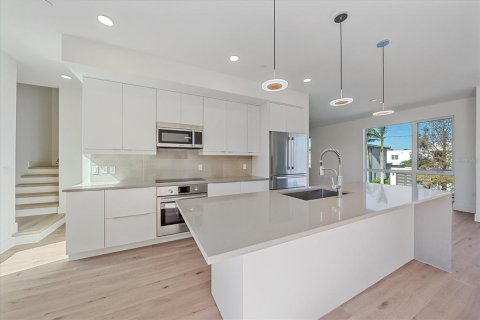 Townhouse in Sarasota, Florida 3 bedrooms, 230.4 sq.m. № 1534844 - photo 19