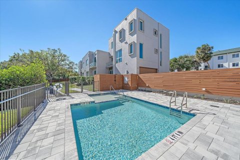 Townhouse in Sarasota, Florida 3 bedrooms, 230.4 sq.m. № 1534844 - photo 13