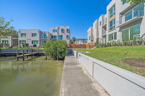Townhouse in Sarasota, Florida 3 bedrooms, 230.4 sq.m. № 1534844 - photo 16