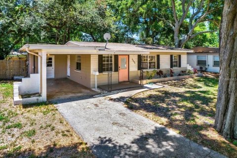 House in Saint Petersburg, Florida 3 bedrooms, 80.27 sq.m. № 2208166