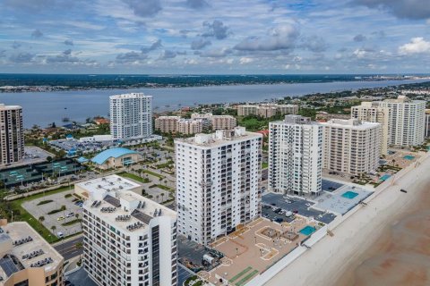 Condominio en venta en Daytona Beach Shores, Florida, 3 dormitorios, 176.51 m2 № 2418570 - foto 3