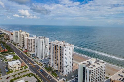 Condominio en venta en Daytona Beach Shores, Florida, 3 dormitorios, 176.51 m2 № 2418570 - foto 2