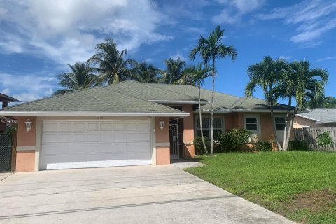 Casa en Lake Worth, Florida 4 dormitorios, 177.91 m2 № 2172148