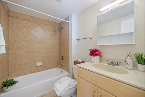 Adosado en alquiler en Sarasota, Florida, 2 dormitorios, 111.48 m2 № 2201480 - foto 13