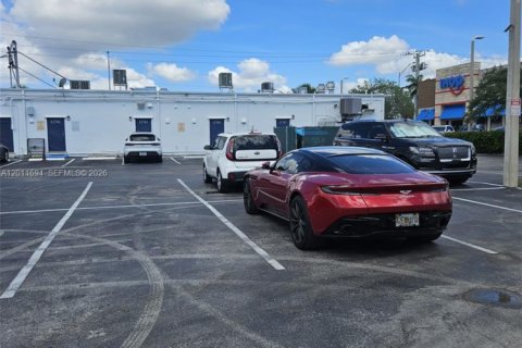 Commercial property in North Miami, Florida № 2075318 - photo 8