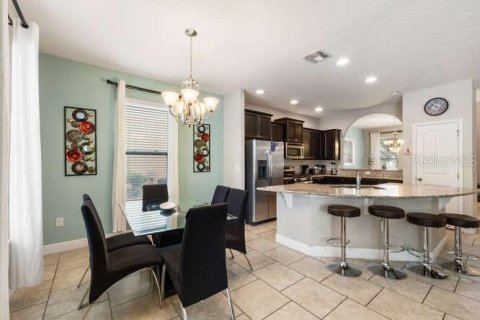 House in Davenport, Florida 6 bedrooms, 286.23 sq.m. № 1916561 - photo 8