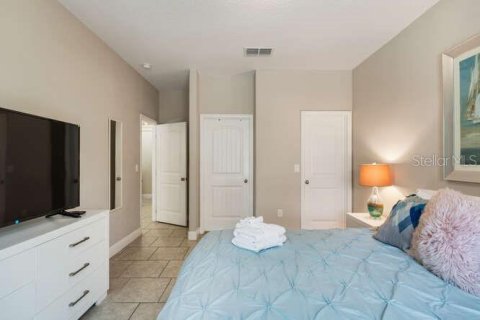 House in Davenport, Florida 6 bedrooms, 286.23 sq.m. № 1916561 - photo 15