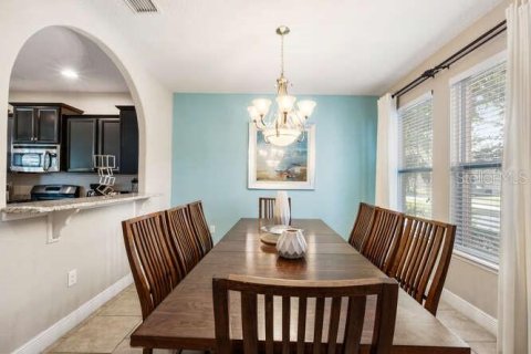 House in Davenport, Florida 6 bedrooms, 286.23 sq.m. № 1916561 - photo 6