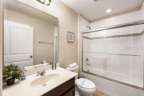 House in Davenport, Florida 6 bedrooms, 286.23 sq.m. № 1916561 - photo 25