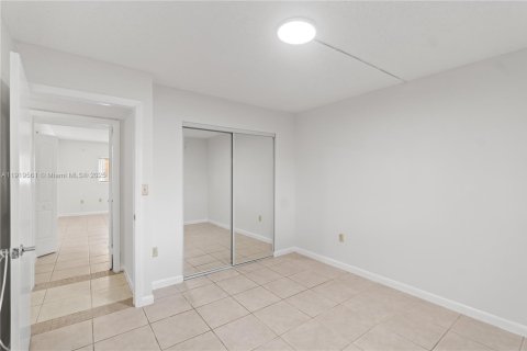 Condo in Miami, Florida, 2 bedrooms  № 1976140 - photo 17