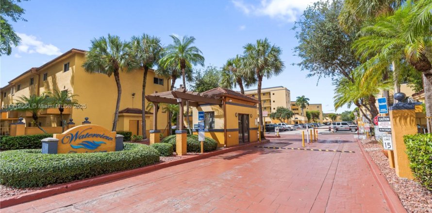 Condo in Miami, Florida, 2 bedrooms  № 1976140