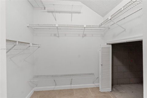 Condo in Miami, Florida, 2 bedrooms  № 1976140 - photo 14