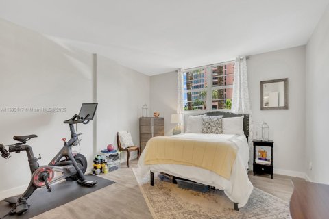 Condo in Coral Gables, Florida, 2 bedrooms  № 1938501 - photo 11