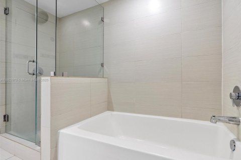 Condominio en venta en Miami, Florida, 2 dormitorios, 98.48 m2 № 1891770 - foto 30