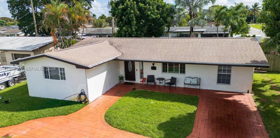 Casa en Pembroke Pines, Florida 3 dormitorios, 178 m2 № 2057229