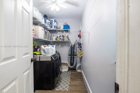 Casa en venta en Pembroke Pines, Florida, 3 dormitorios, 178 m2 № 2057229 - foto 10